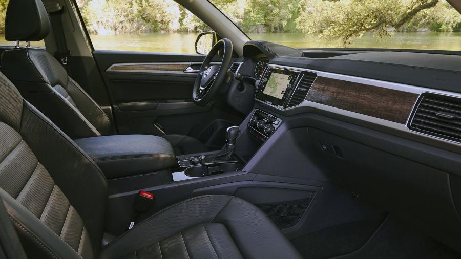Интерьер Volkswagen Atlas V6 4Motion 2017 года  (фото 44 из 52)